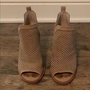 Vince Camuto size 4.5 Kensa block heel